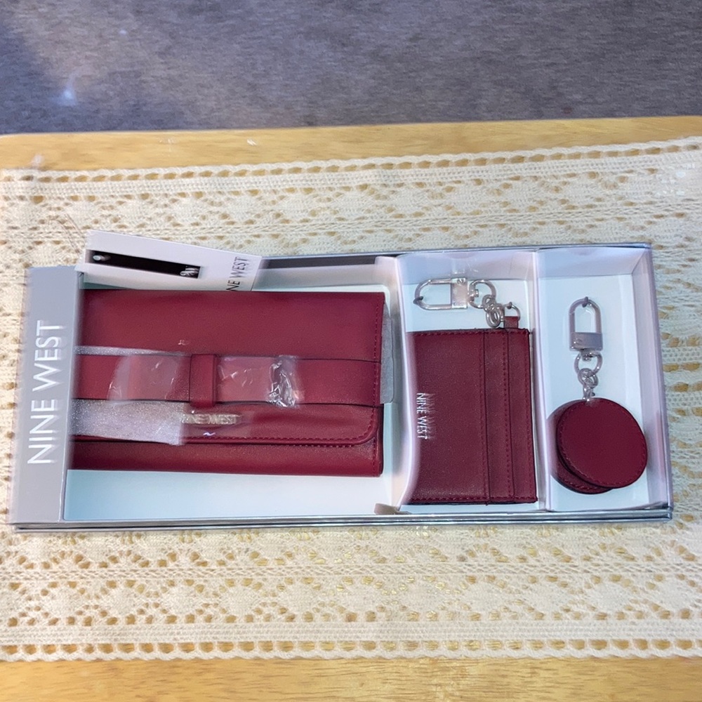 Nine West Wallet gift set